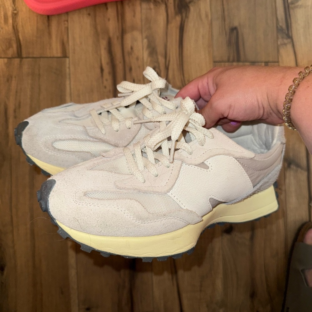 New Balance 327